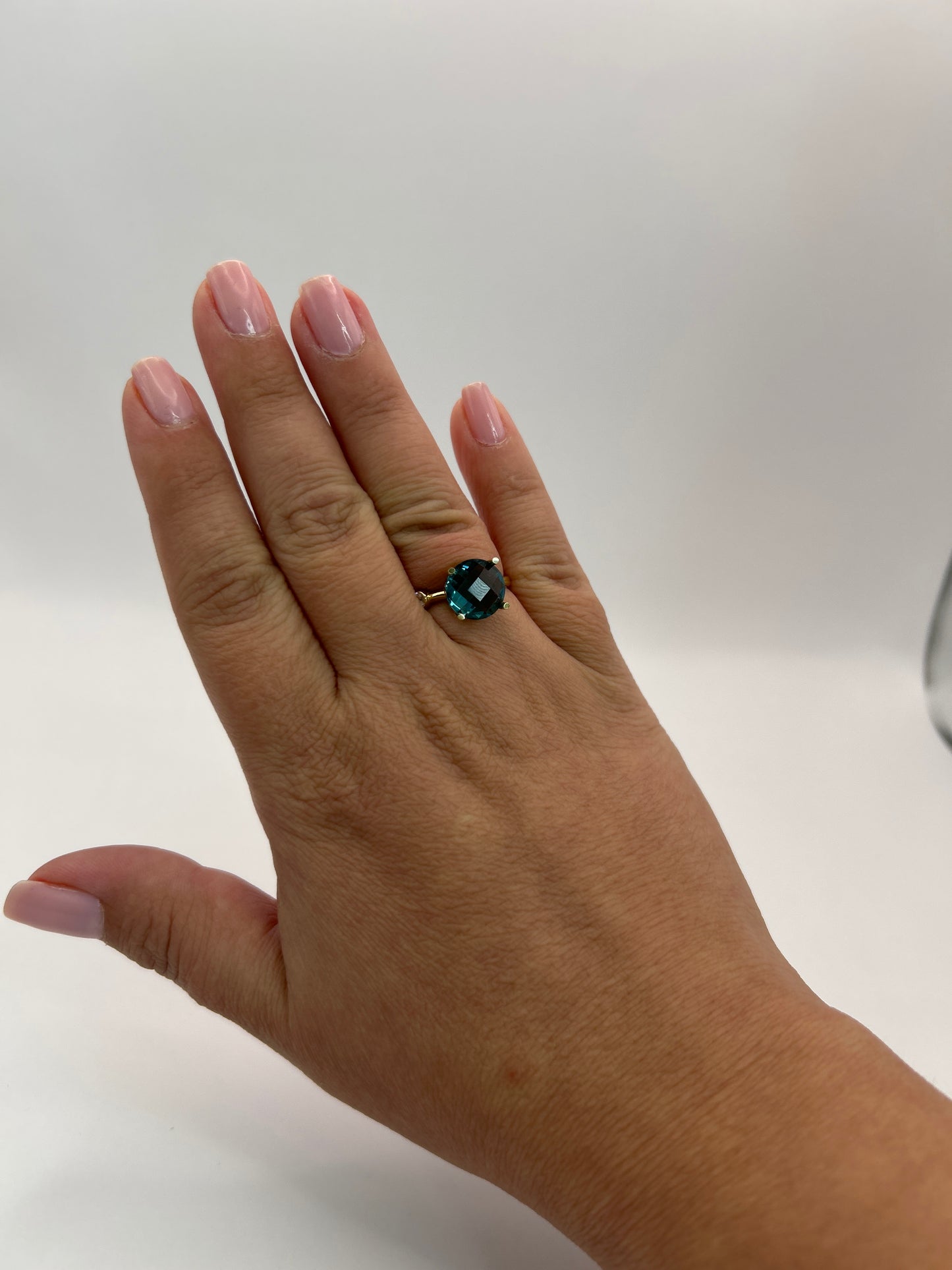 Anillo 10 k piedra verde