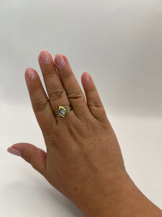 Anillo 10 k piedra blanca